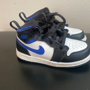 8c Toddler sneaker (can be worn unisex)